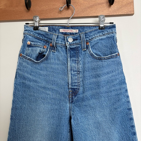 Levi’s Premium Ribcage Straight Ankle Jeans Size 25 High Rise - Picture 2 of 9